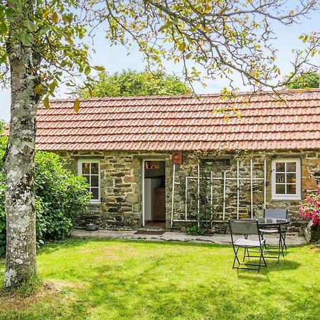 Stunning Home In Quettehou With Wifi Eksteriør billede