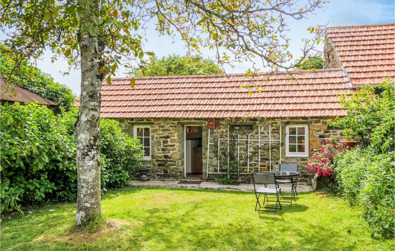 Stunning Home In Quettehou With Wifi Eksteriør billede