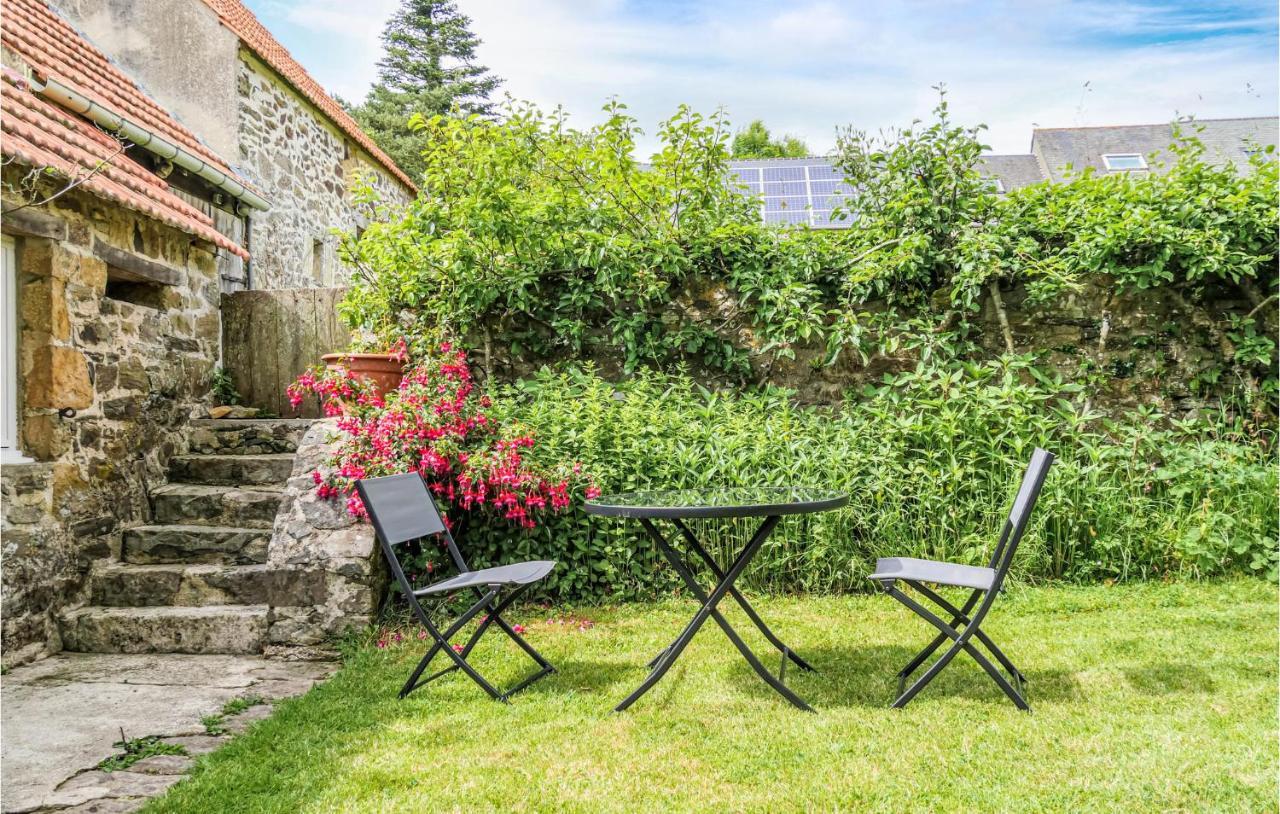 Stunning Home In Quettehou With Wifi Eksteriør billede
