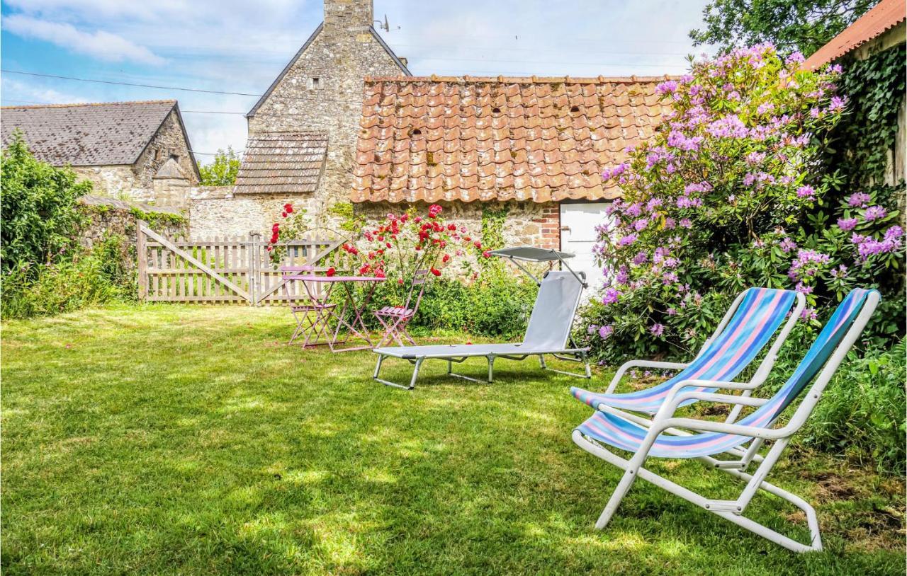 Stunning Home In Quettehou With Wifi Eksteriør billede
