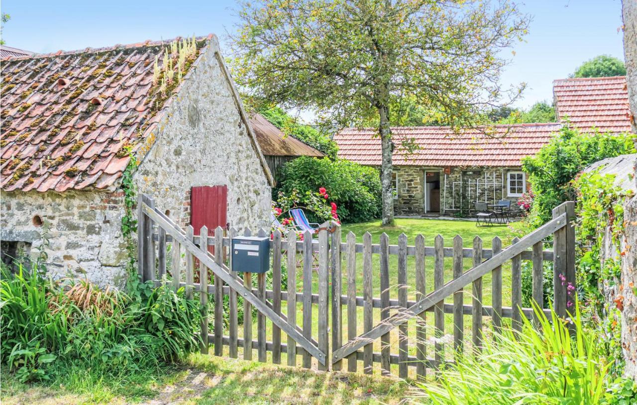 Stunning Home In Quettehou With Wifi Eksteriør billede